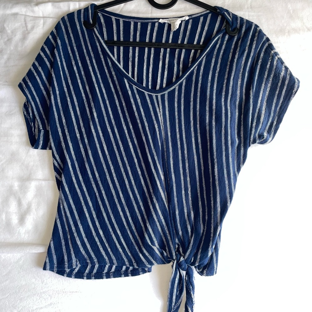 Medium Navy Stripped Shirt
